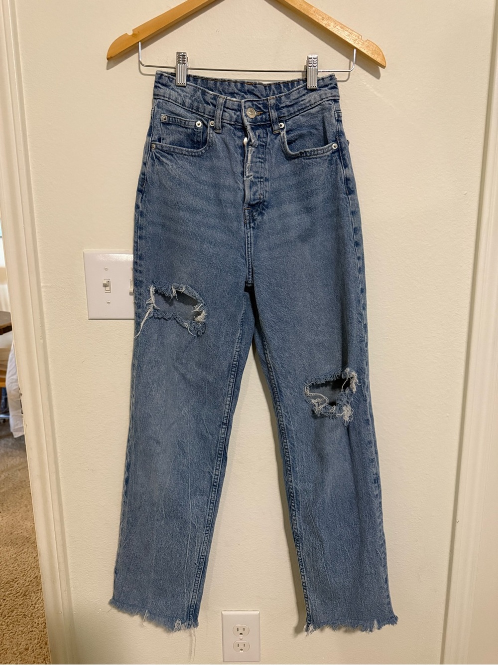 Divided Distressed Straight Leg Jeans in Medium Blue